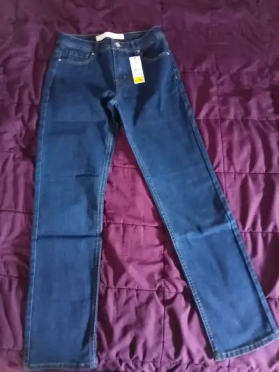 Jeans azul con etiqueta - miniatura 3