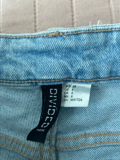 Shorts de mezclilla con borde deshilachado - miniatura 5