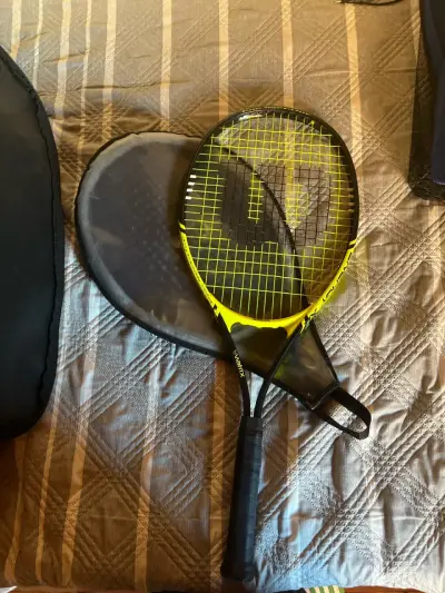 Raqueta de tenis amarilla Wilson - miniatura 1