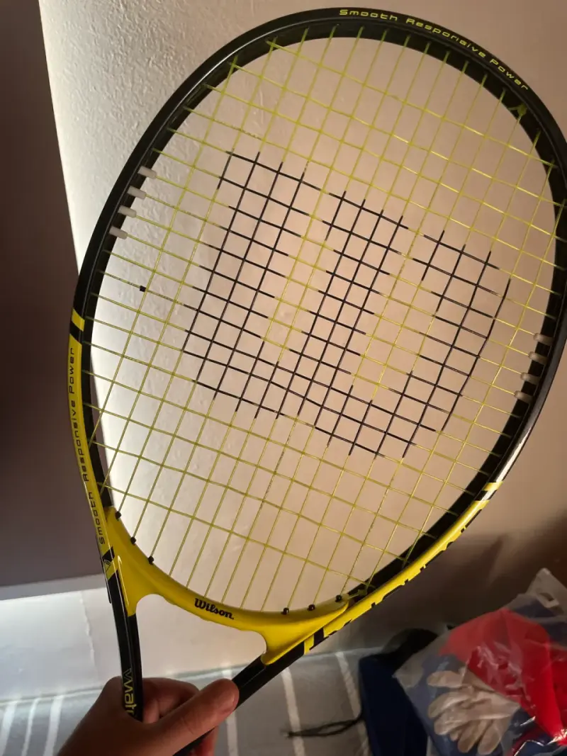Raqueta de tenis amarilla Wilson - 2