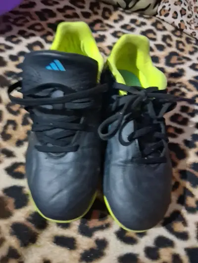 Zapato deportivo negro con verde - miniatura 2