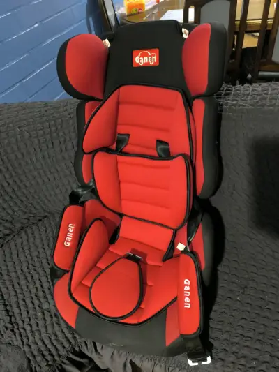 Silla de auto infantil roja - miniatura 1