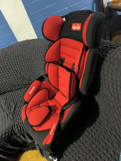 Silla de auto infantil roja - miniatura 2