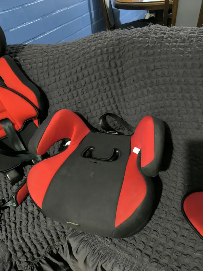 Silla de auto infantil roja - 3