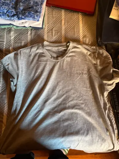 Polera gris Adidas - miniatura 1