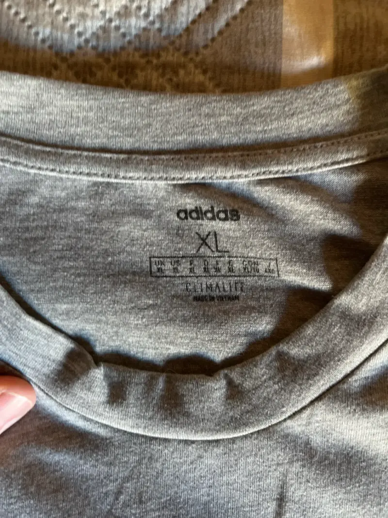 Polera gris Adidas - 2