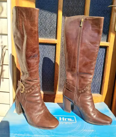 Botas negras de cuero - miniatura 2