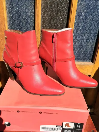 Botas negras de cuero - miniatura 4