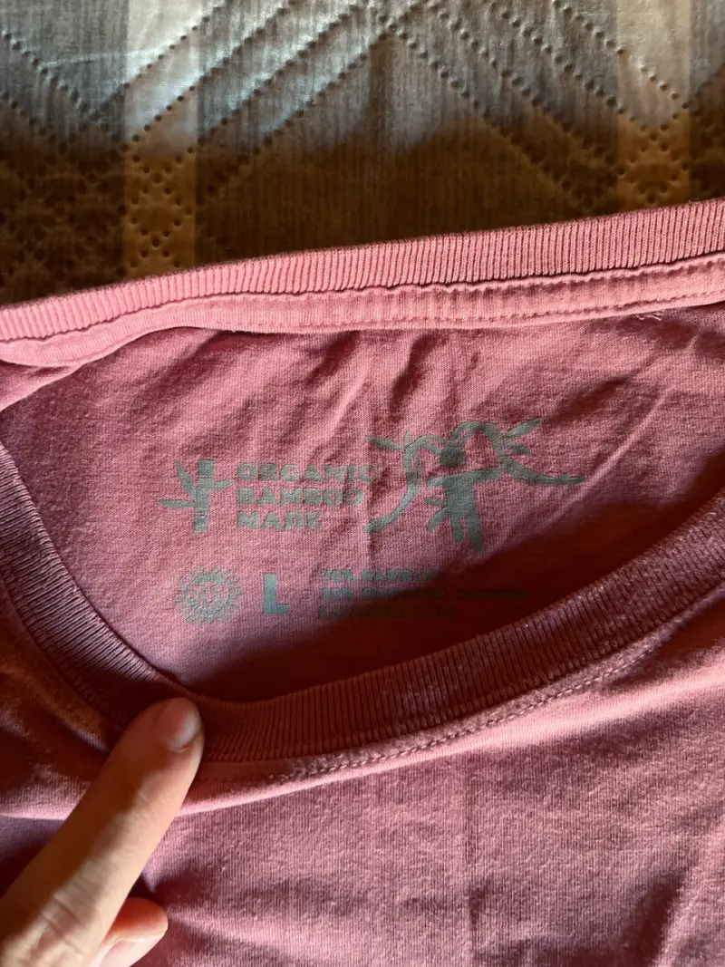 Polera color rosa con logo - 3