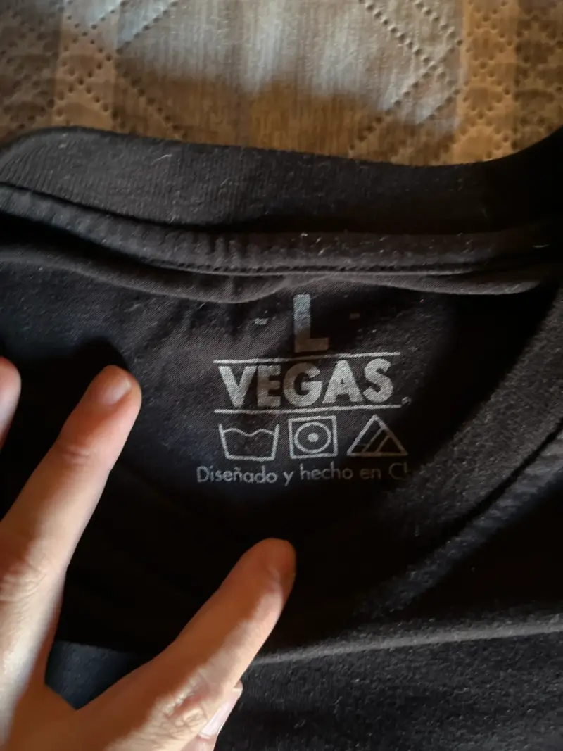 Polera negra 'Vegas' estampada - 2