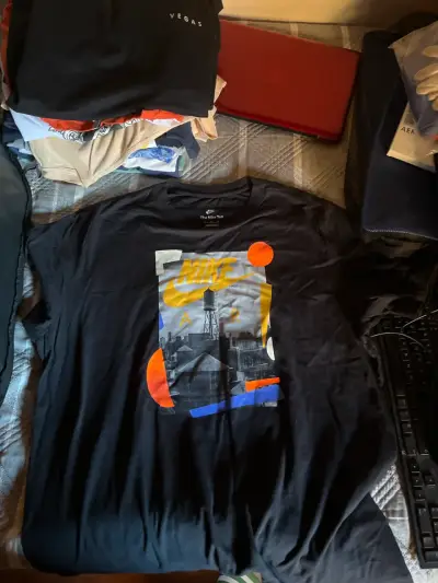 Polera Nike negra con diseño - miniatura 1