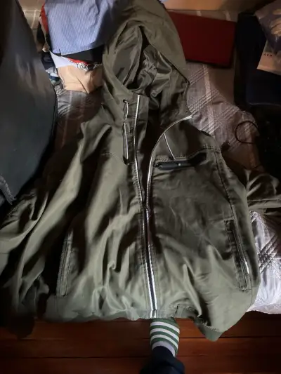Parka verde con capucha - miniatura 1