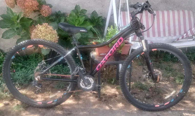 Bicicleta de montaña negra - 4