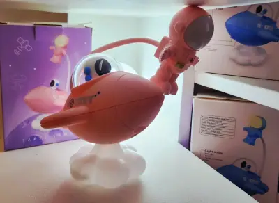 Lámpara USB cohete espacial y austronauta - miniatura 2