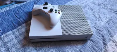 Consola Xbox One S con control - miniatura 3