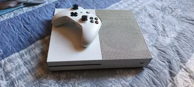 Consola Xbox One S con control - miniatura 4