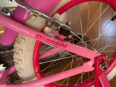 Bicicleta infantil Barbie rosada - miniatura 6