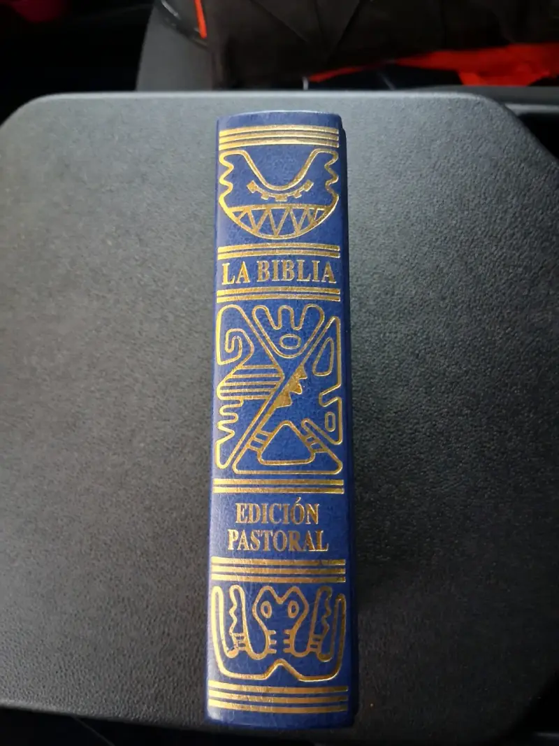 Biblia Latinoamérica azul - 4