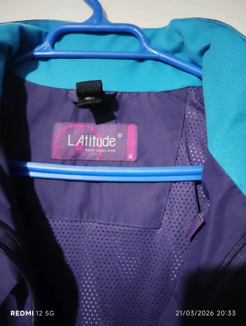 Chaqueta morada impermeable - 4