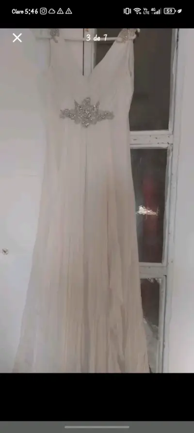 Vestido de novia blanco con pedrería - miniatura 2