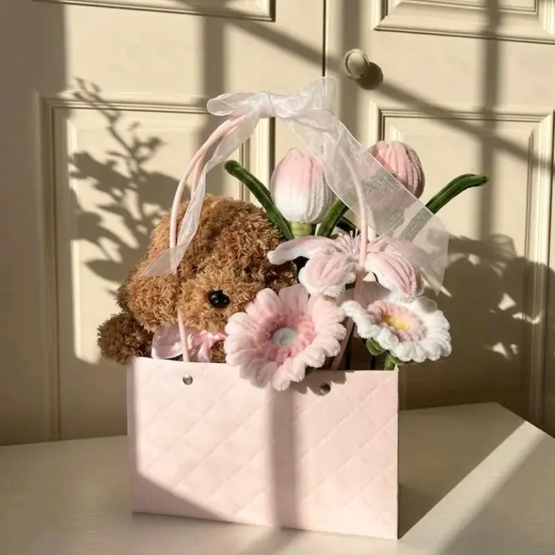 Arreglo floral con peluche - 3