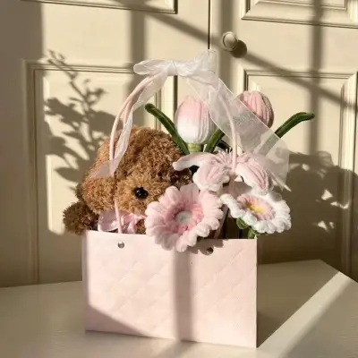 Arreglo floral con peluche - miniatura 3