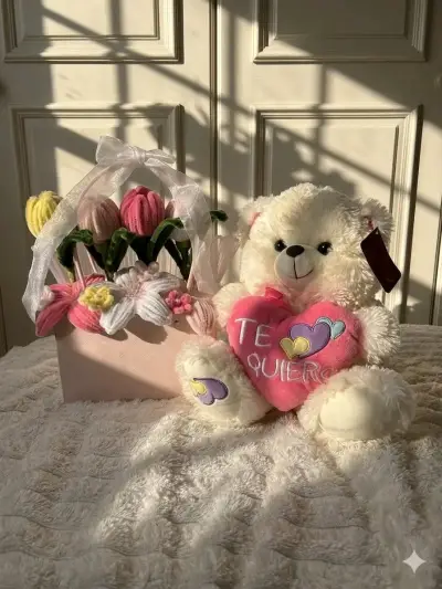 Arreglo floral con peluche - miniatura 4