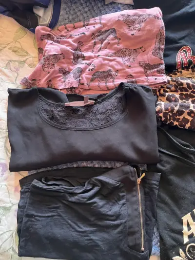 Lote de ropa femenina variada - miniatura 1