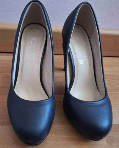 Zapatos de tacón negros elegantes - miniatura 1