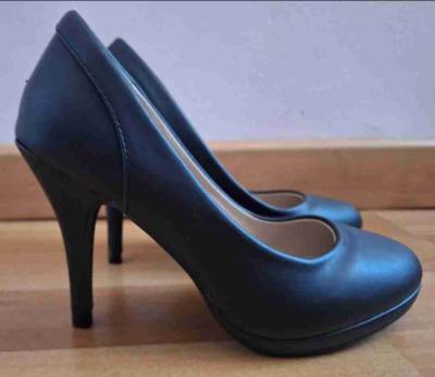 Zapatos de tacón negros elegantes - miniatura 2