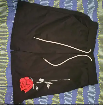Shorts con estampado de flor - miniatura 1