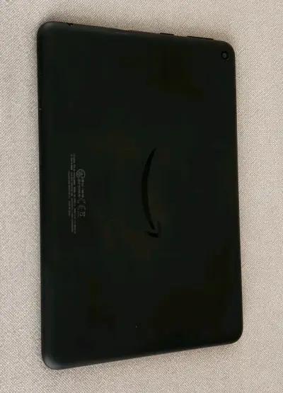 Tablet con funda morada resistente - miniatura 5