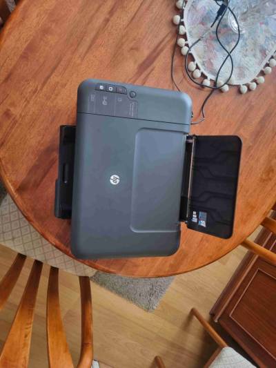 Impresora multifuncional HP Deskjet 2050 - miniatura 1