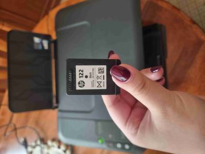 Impresora multifuncional HP Deskjet 2050 - miniatura 5