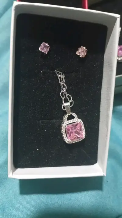 Set collar y aros con piedra rosada - miniatura 3