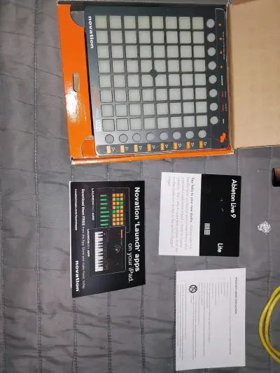 Controlador MIDI Novation Launchpad - miniatura 1