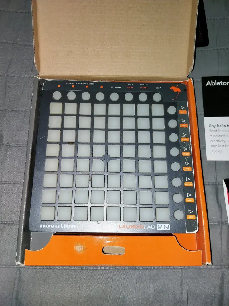 Controlador MIDI Novation Launchpad - 2