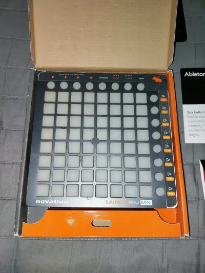 Controlador MIDI Novation Launchpad - miniatura 2