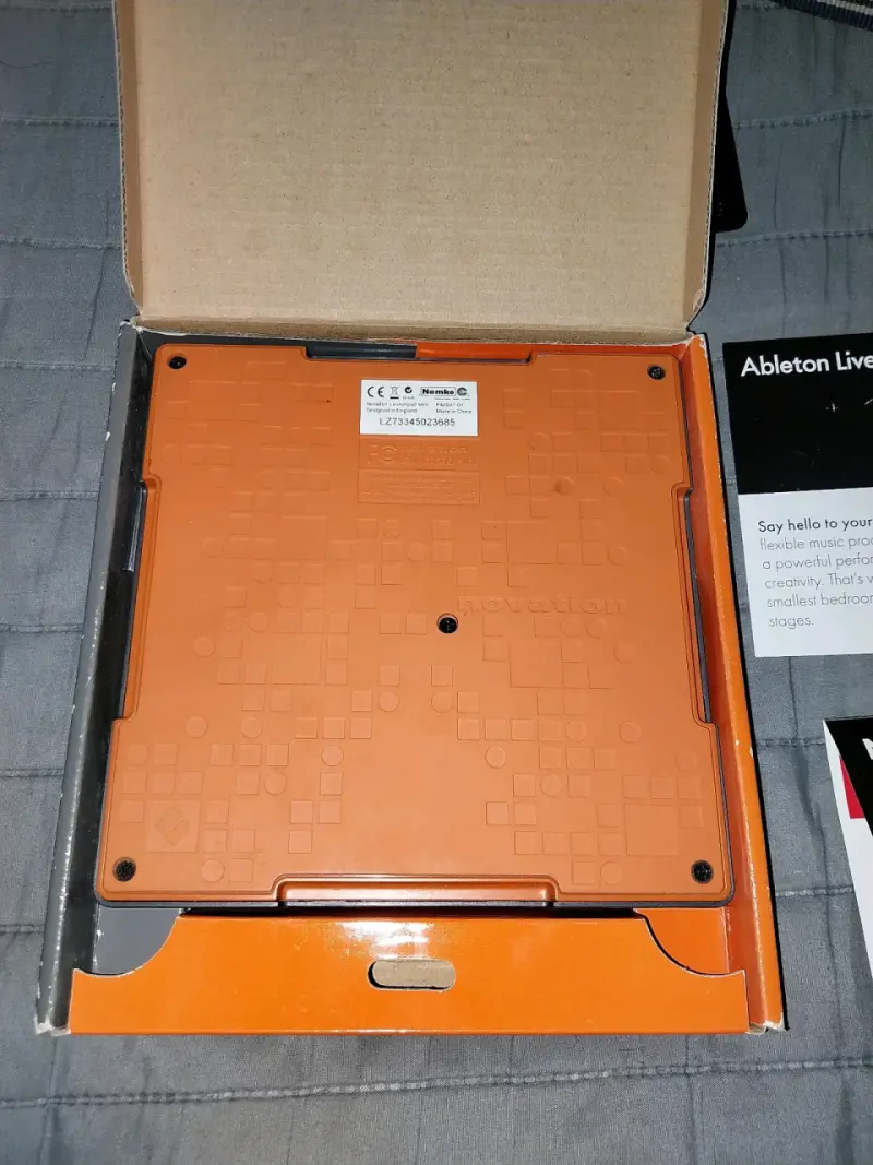 Controlador MIDI Novation Launchpad - 3