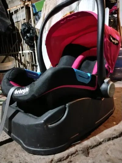 Silla de auto Bebeglo fucsia - miniatura 3