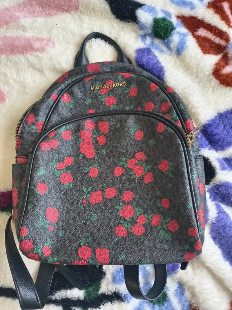 Mochila negra con rosas Michael Kors original - 4