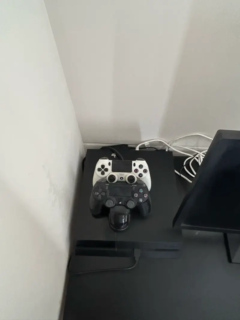 PlayStation 4 con monitor LG - 2