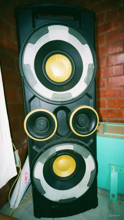 Parlante Phillips con woofer luces mesa Dj - miniatura 1