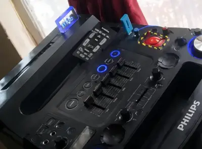 Parlante Phillips con woofer luces mesa Dj - miniatura 3