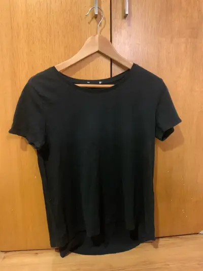 Polera negra básica - miniatura 1