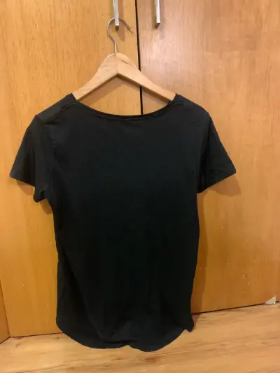 Polera negra básica - miniatura 2