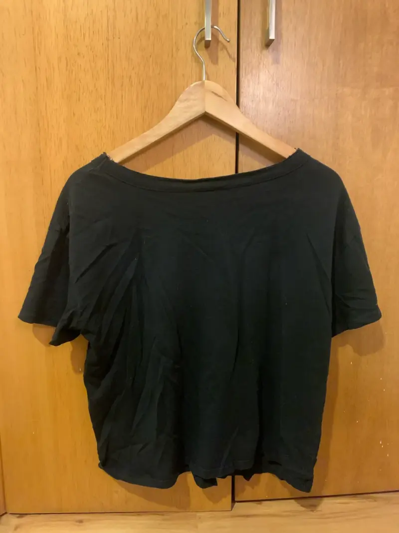 Polera negra básica - 2