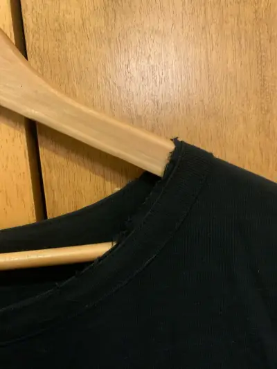 Polera negra básica - miniatura 3