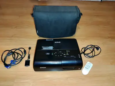 Proyector Epson Powerlite S5+ con accesorios - miniatura 1