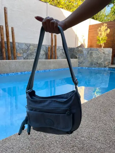 Cartera azul con bolsillo frontal - miniatura 1